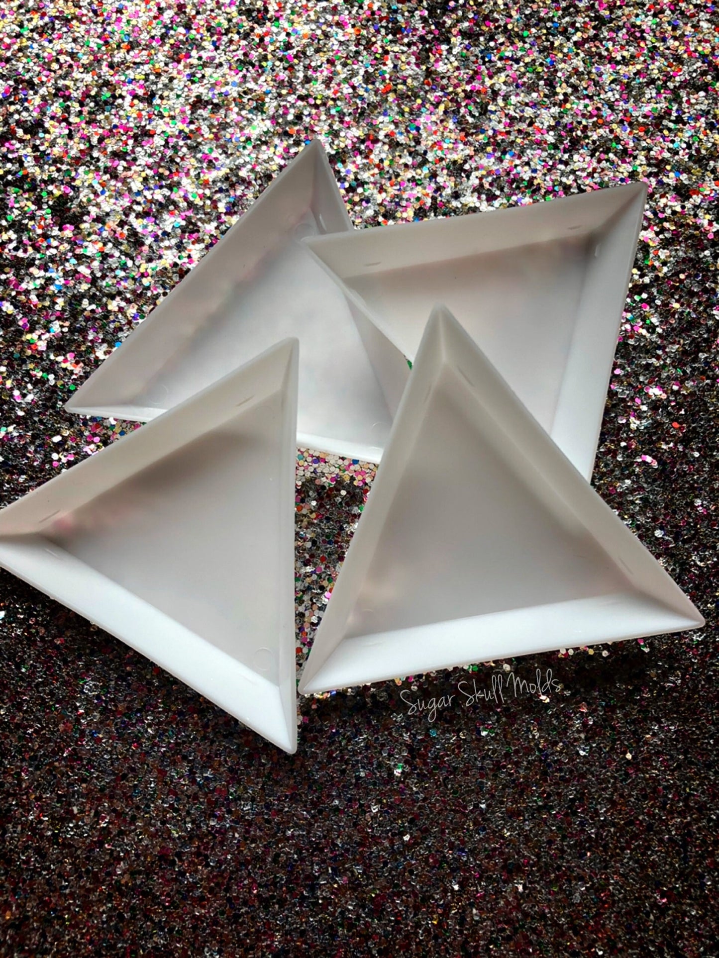 4Pcs Mini Plastic Triangle Bead Sorting Dish Trays For Crafting Painting Art