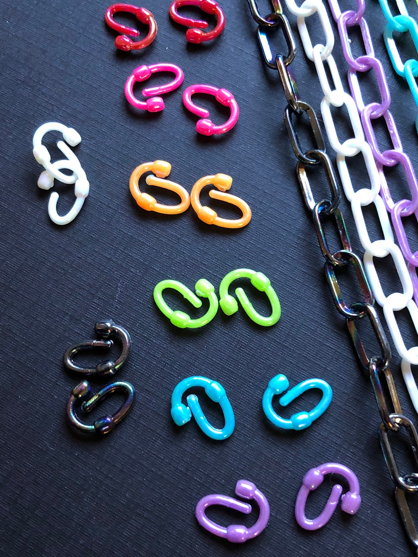 24pc Retro Rainbow Iridescent Plastic Oval Link Chain and Closures Set
