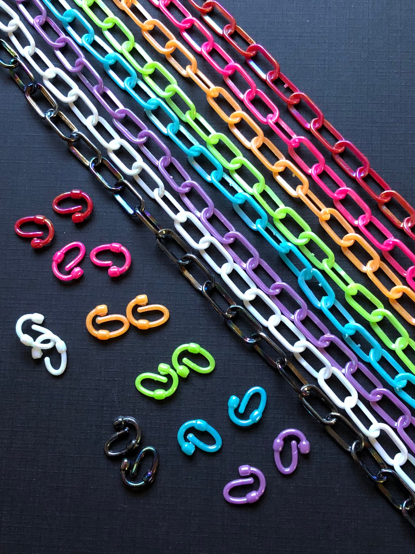 24pc Retro Rainbow Iridescent Plastic Oval Link Chain and Closures Set