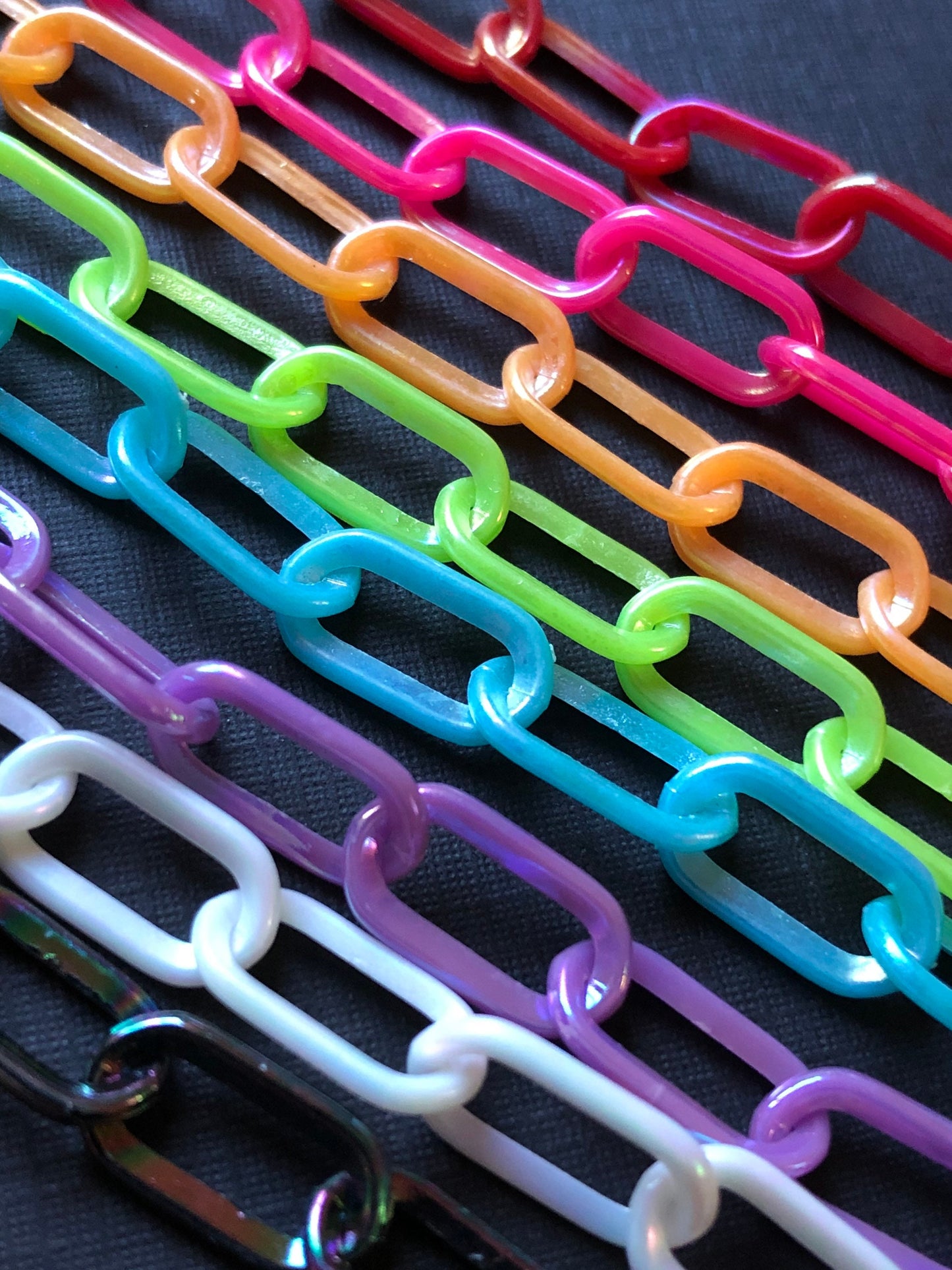 24pc Retro Rainbow Iridescent Plastic Oval Link Chain and Closures Set
