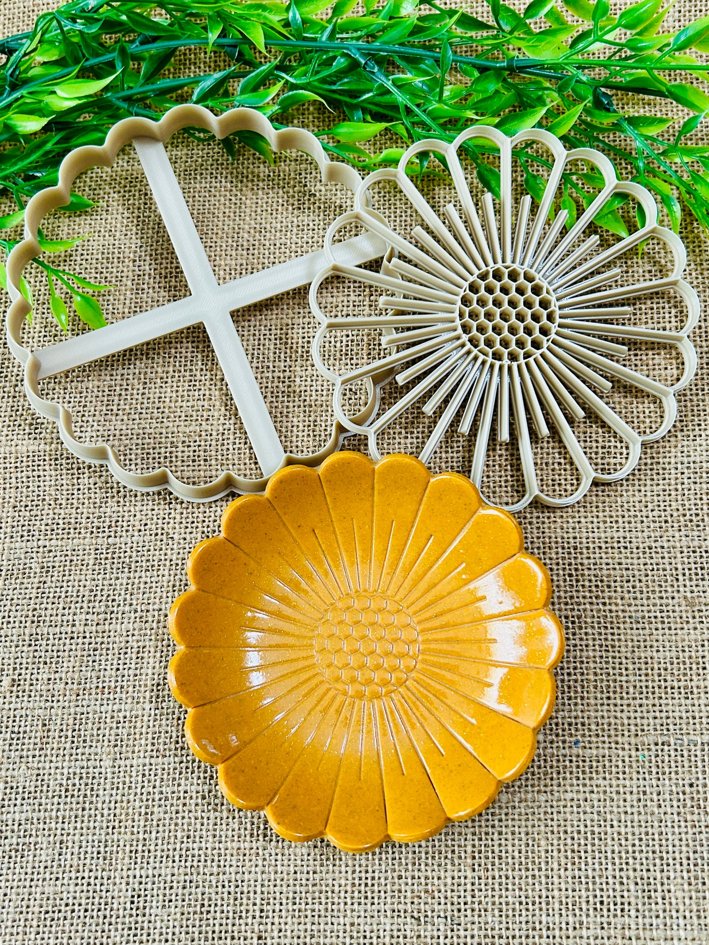 2pc Daisy Flower Imprint Trinket Dish Coaster Or Wall Hanging Imprinted Polymer Clay Cutter 6 Sizes YOU CHOOSE