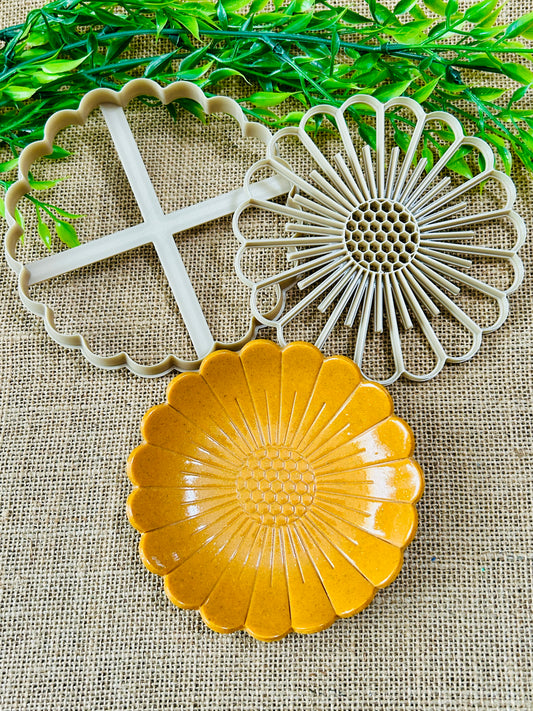 2pc Daisy Flower Imprint Trinket Dish Coaster Or Wall Hanging Imprinted Polymer Clay Cutter 6 Sizes YOU CHOOSE
