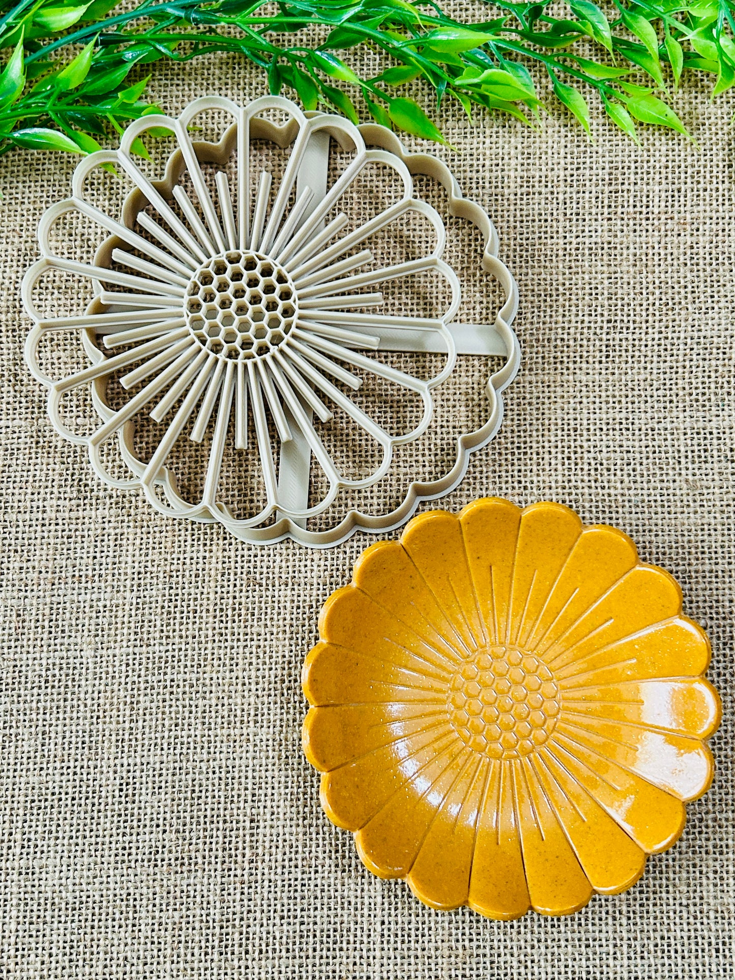 2pc Daisy Flower Imprint Trinket Dish Coaster Or Wall Hanging Imprinted Polymer Clay Cutter 6 Sizes YOU CHOOSE