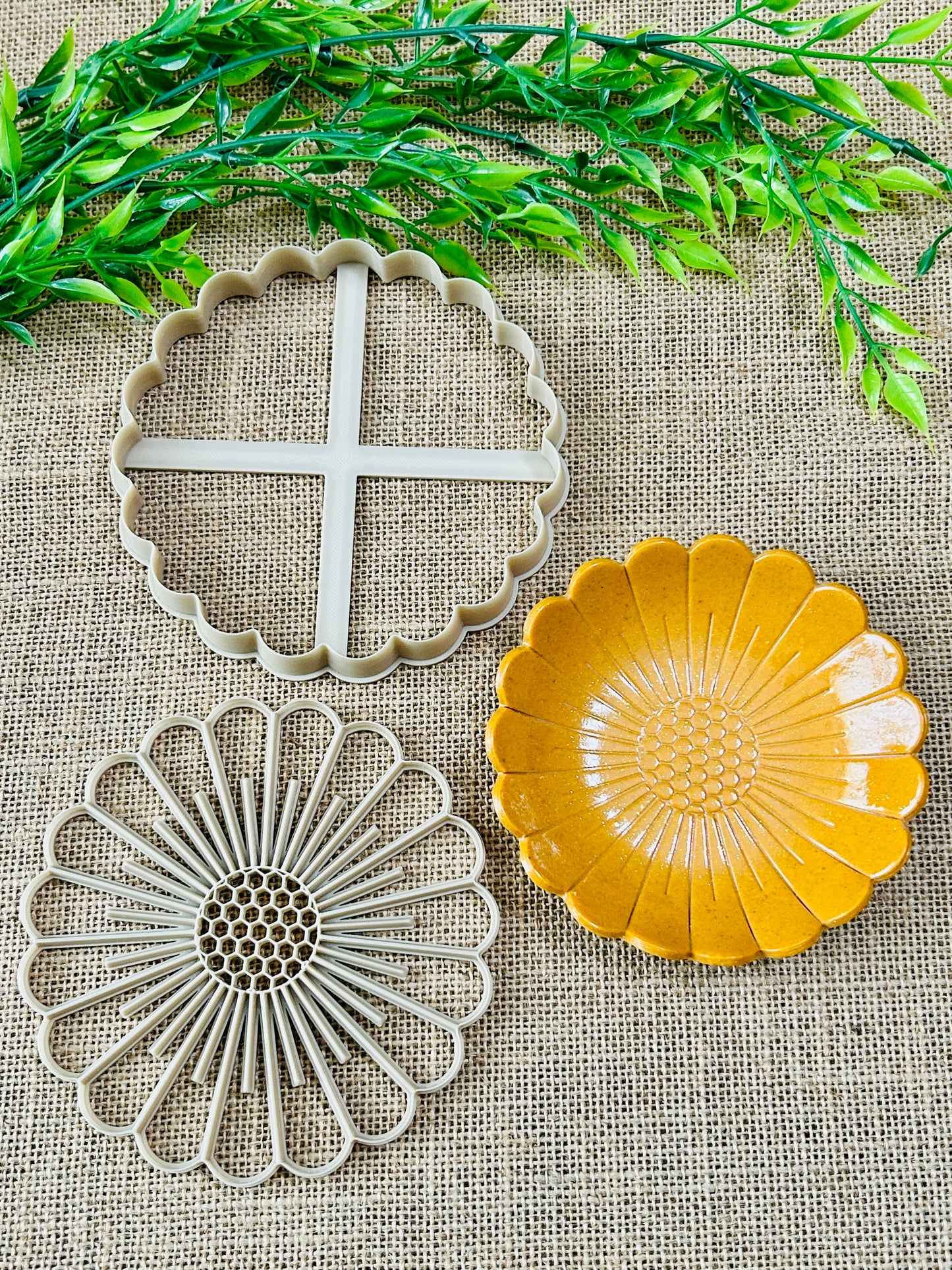 2pc Daisy Flower Imprint Trinket Dish Coaster Or Wall Hanging Imprinted Polymer Clay Cutter 6 Sizes YOU CHOOSE