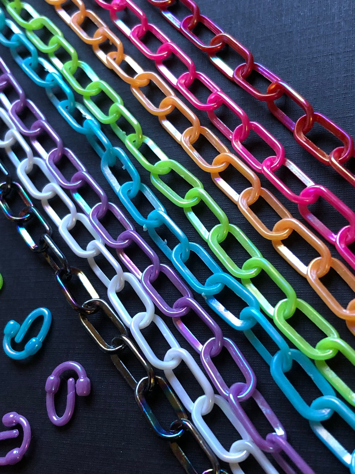 24pc Retro Rainbow Iridescent Plastic Oval Link Chain and Closures Set