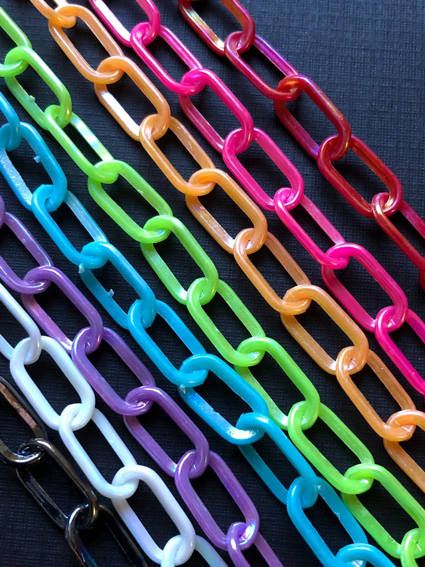 24pc Retro Rainbow Iridescent Plastic Oval Link Chain and Closures Set