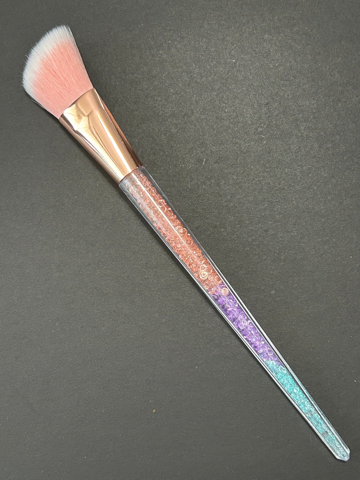 Sparkly Angled Tapered Handle Synthetic Poofy Brush For Mica Powder Cornstarch