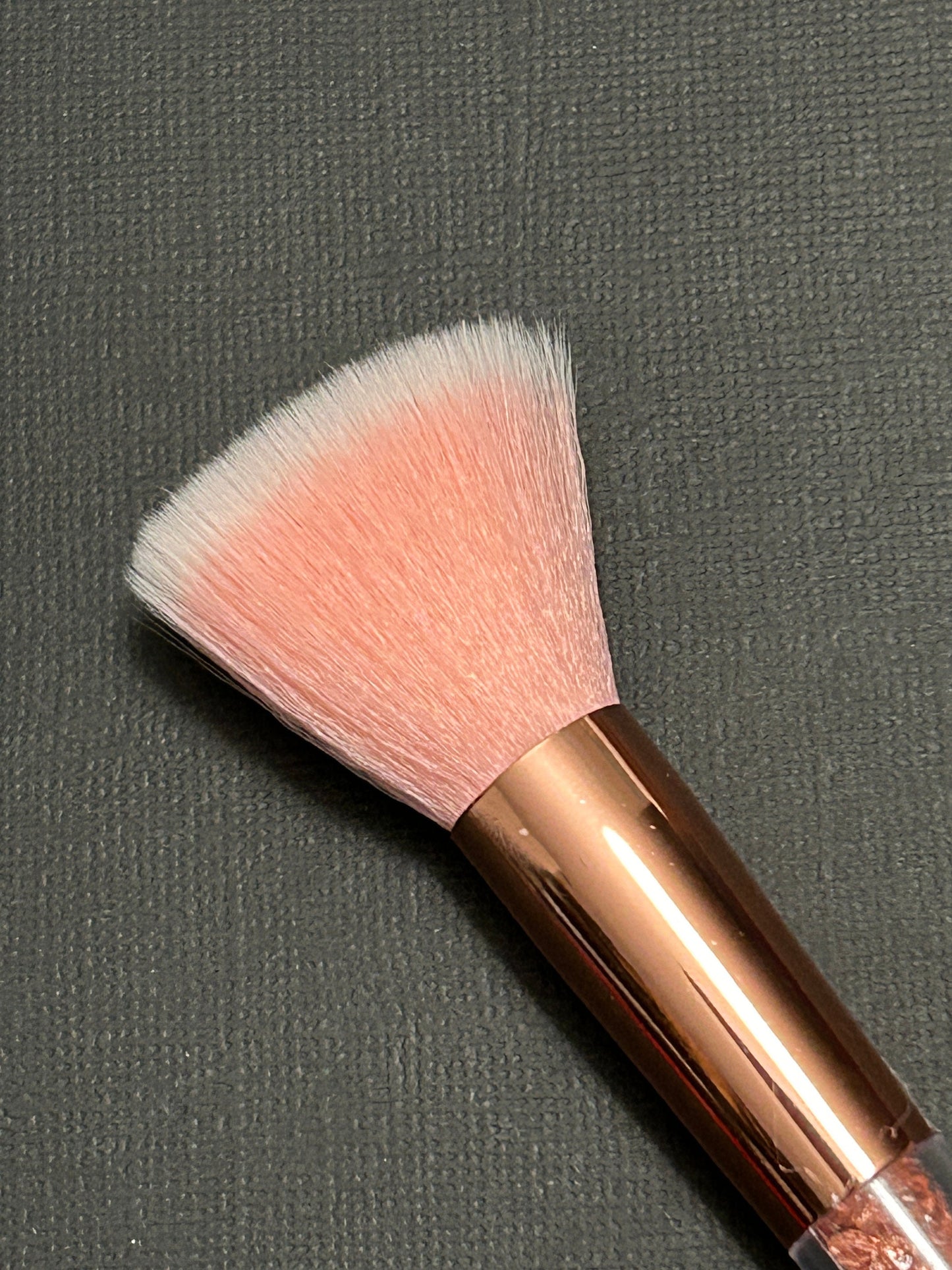 Sparkly Tapered Handle Synthetic Round Poofy Brush For Mica Powder Cornstarch