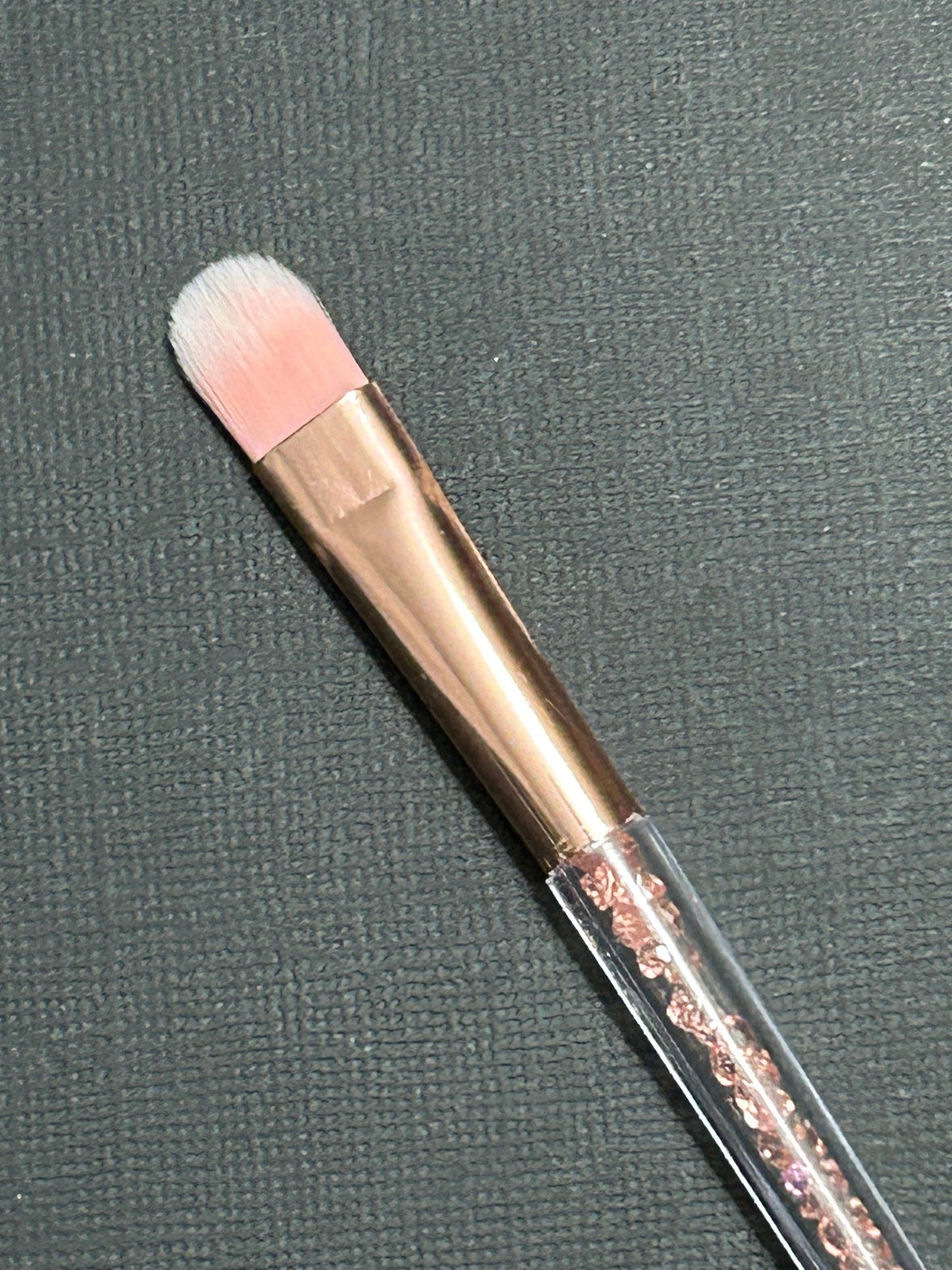 Sparkly Tapered Handle Synthetic Flat Brush For Mica Powder Cornstarch